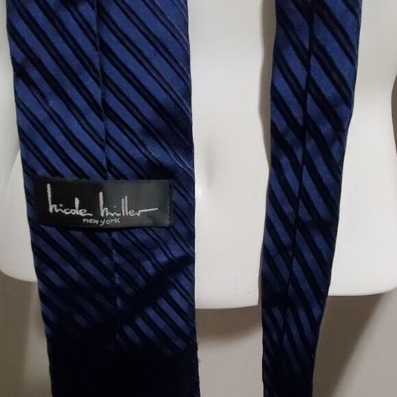 Nicole Miller New York Blue Striped Silk Tie - Picture 4 of 4